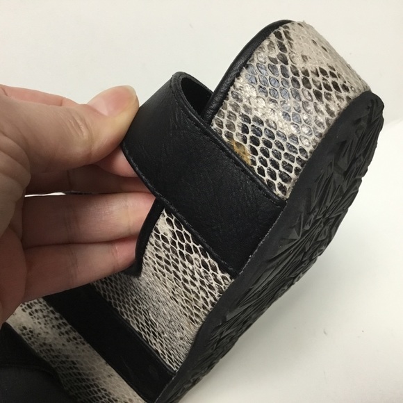 VOLCOM Platform Sandals - Picture 15 of 16